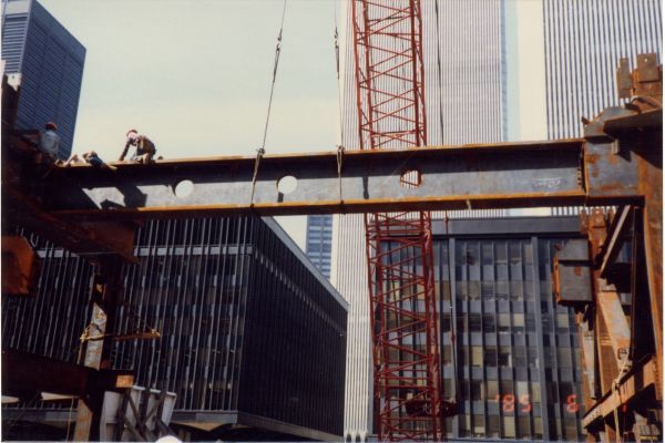 crane-workers-on-wtc-7B5159BC2-75B1-7D06-CFA6-7BFD1B2B9C79.jpg