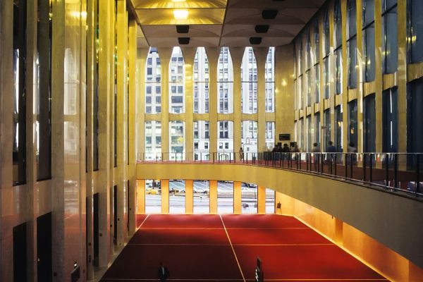 world-trade-center-south-tower-lobby-interior-19889CD2AF43-2277-DF06-4090-A325E6140A7E.jpg
